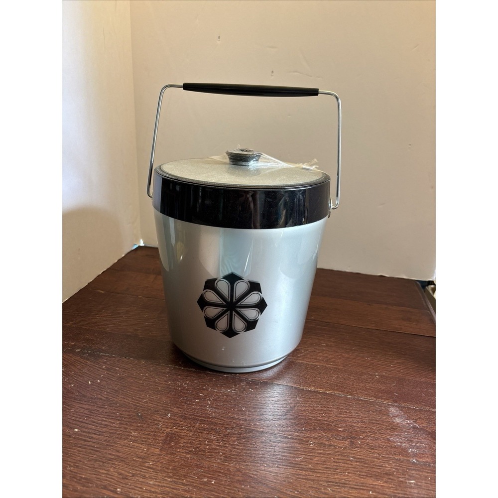 Vintage West Bend Thermo Serve Ice Nucket Atomic MCM Barware Silver